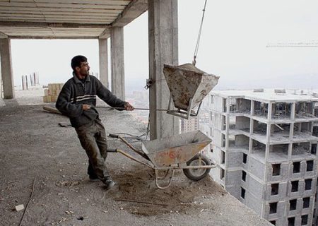 نه تنها کارگری بیمه نشد بلکه بیمه ۳۰۰ تا ۴۰۰ هزار نفر هم قطع شد!