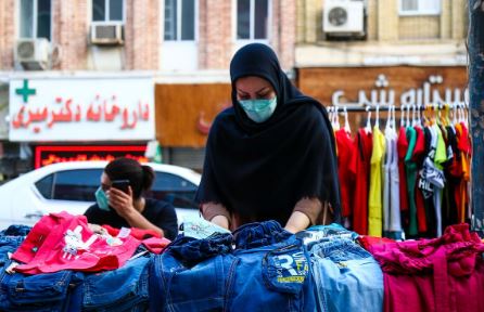 زنان دستفروش نه آینده دارند و نه بیمه / رنج تبعیض شغلی بر دوش زنان کارگر